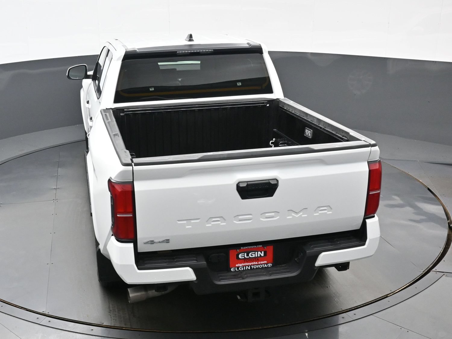 Used 2025 Toyota Tacoma SR5 AWD/4WD image 39