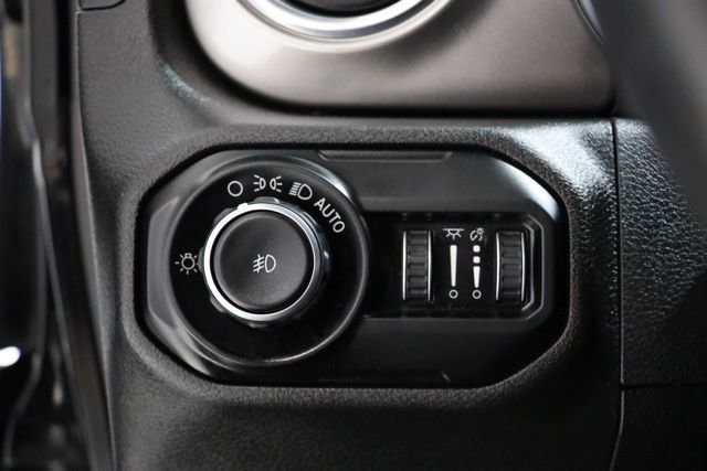 Used 2018 Jeep Wrangler Unlimited Sahara w/ Cold Weather Group image 22