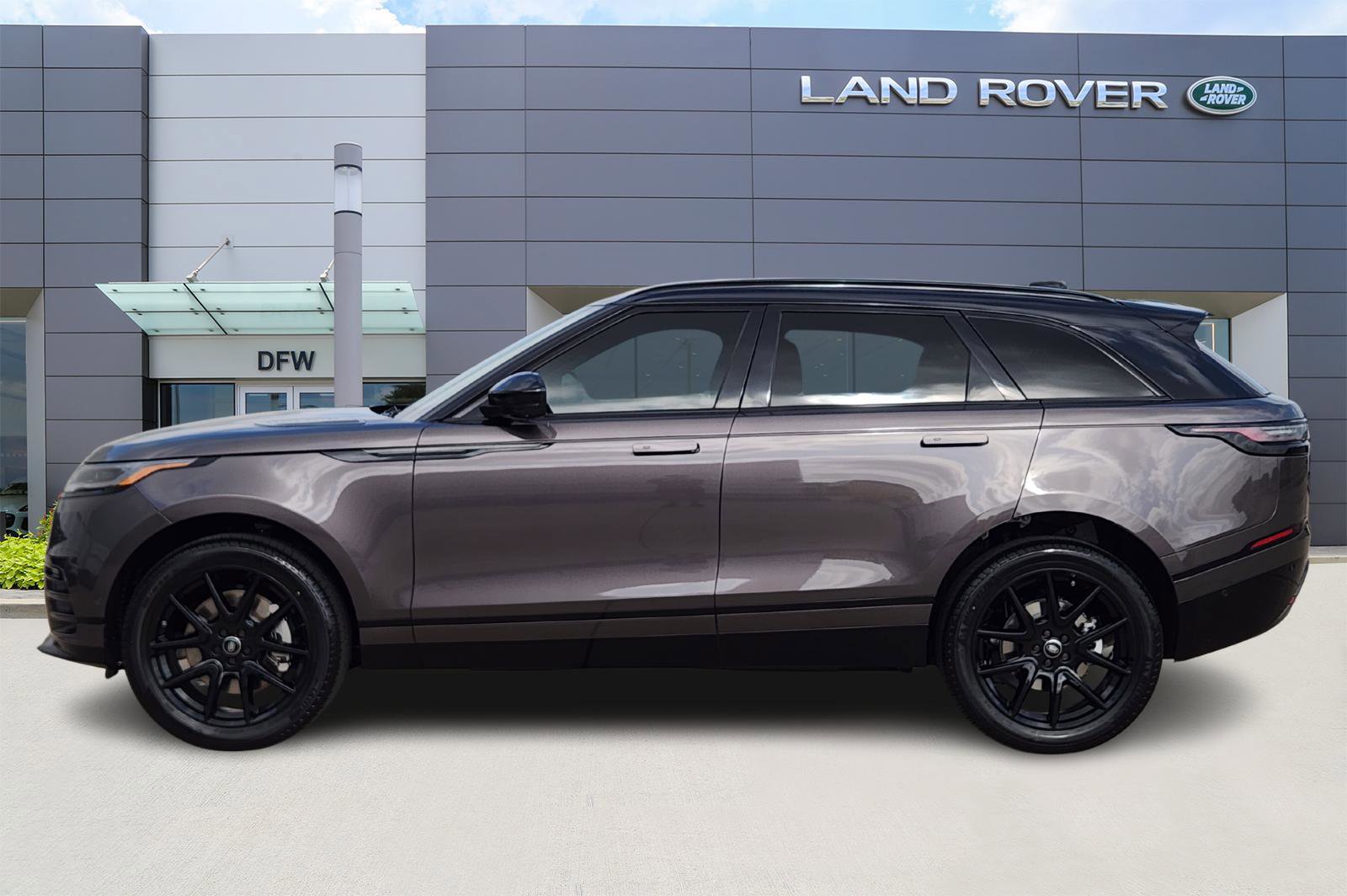 New 2026 Land Rover Range Rover Velar Dynamic SE image 3