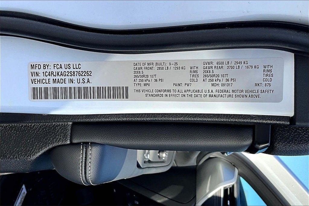 New 2025 Jeep Grand Cherokee L Altitude image 8