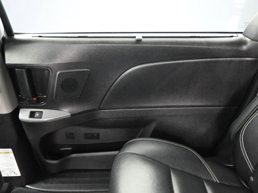 Used 2020 Toyota Sienna SE Premium image 34