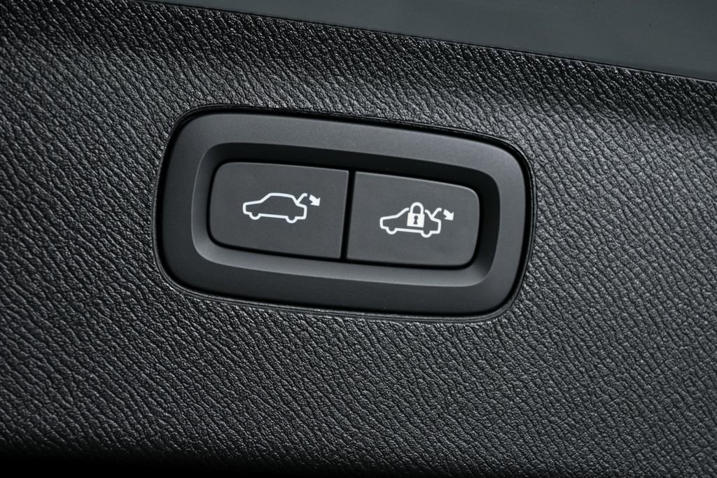 Used 2026 Volvo XC90 B6 Plus w/ Protection Package Premier AWD/4WD image 34