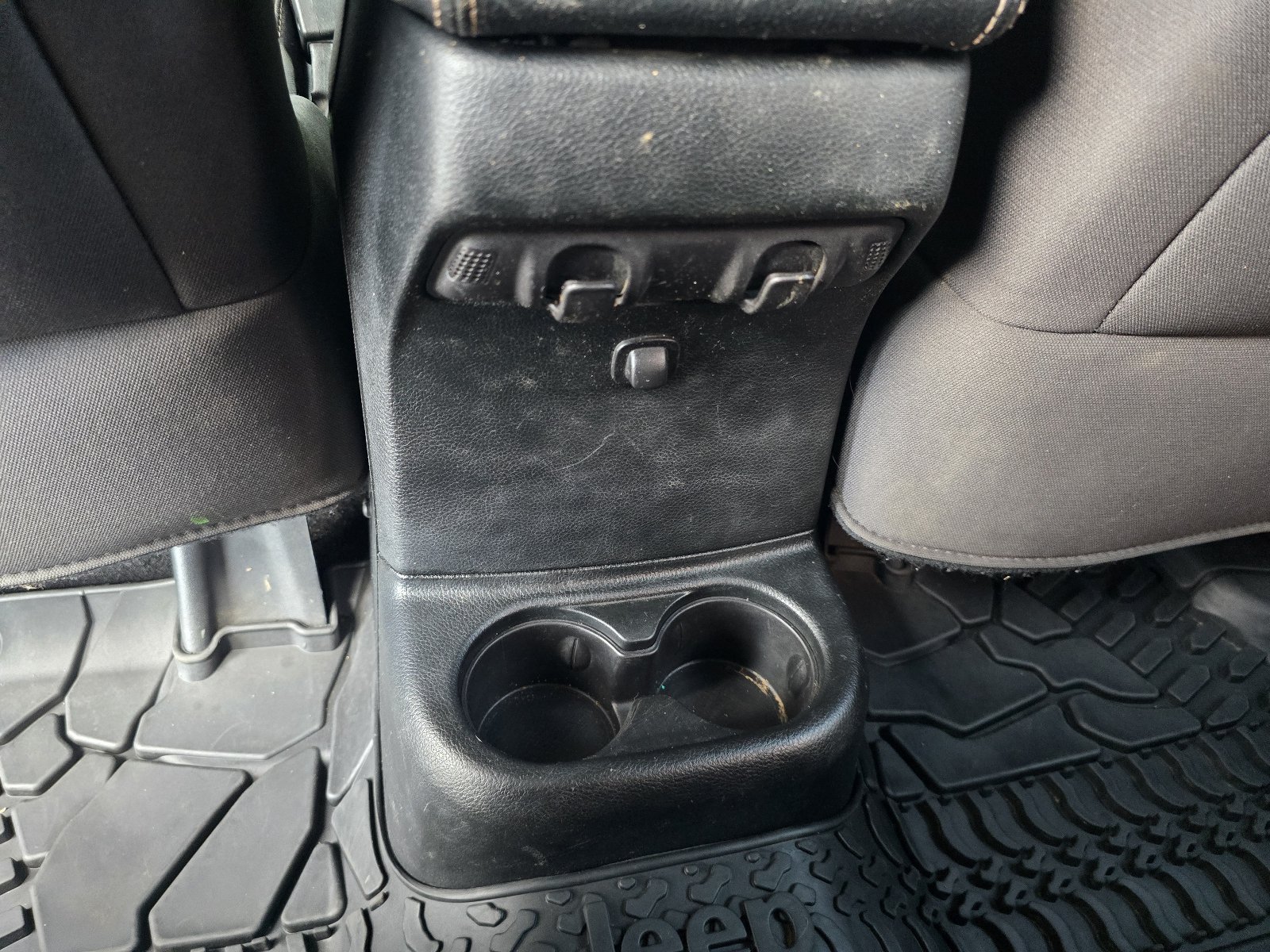 Used 2018 Jeep Wrangler Unlimited Sport AWD/4WD image 25