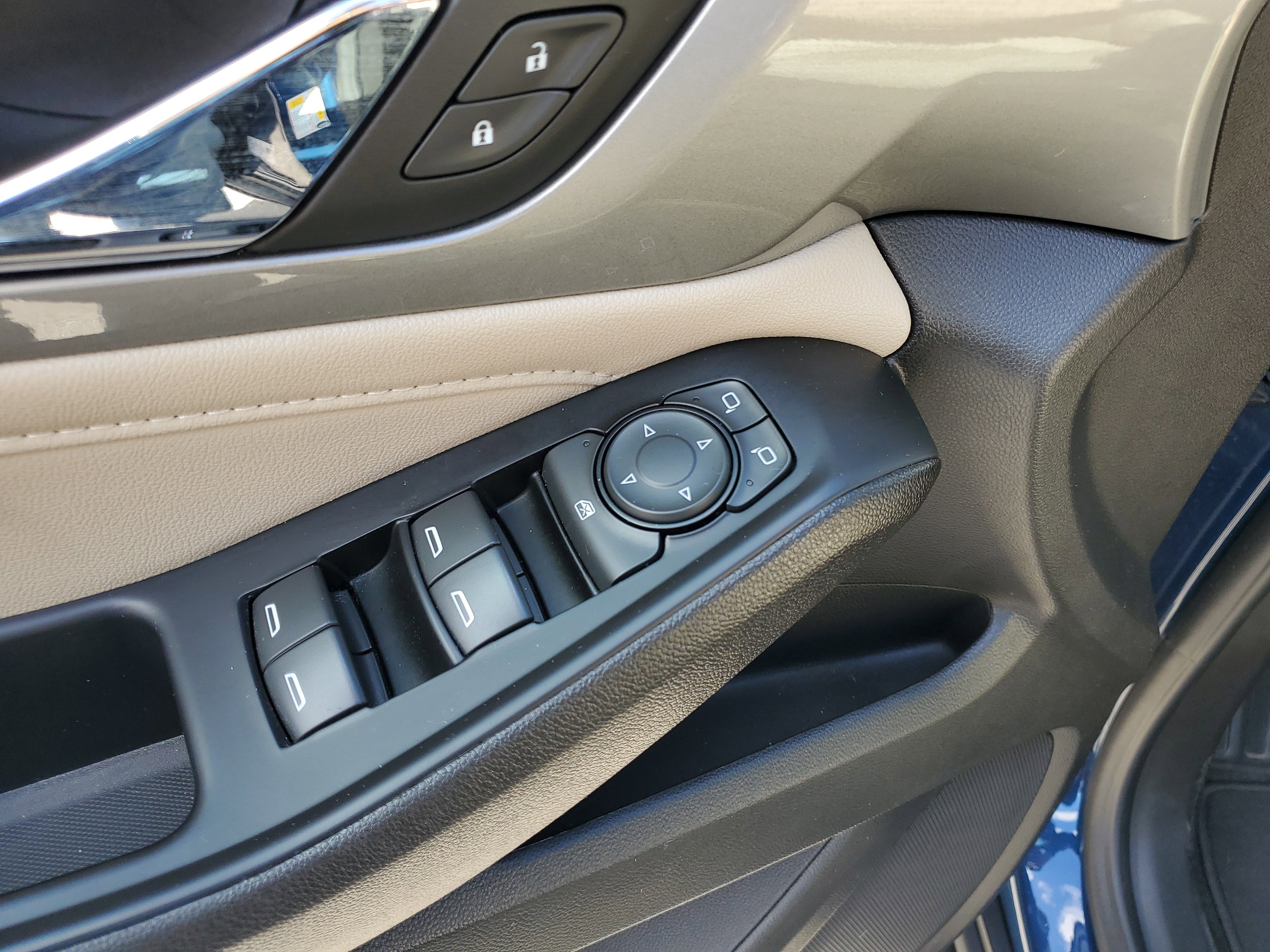 Used 2023 Chevrolet Traverse LS image 11