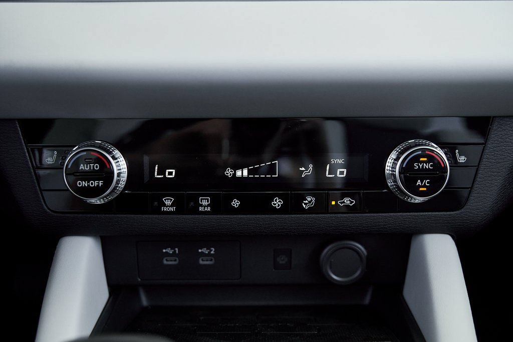 Used 2025 Mitsubishi Outlander SE FWD image 49