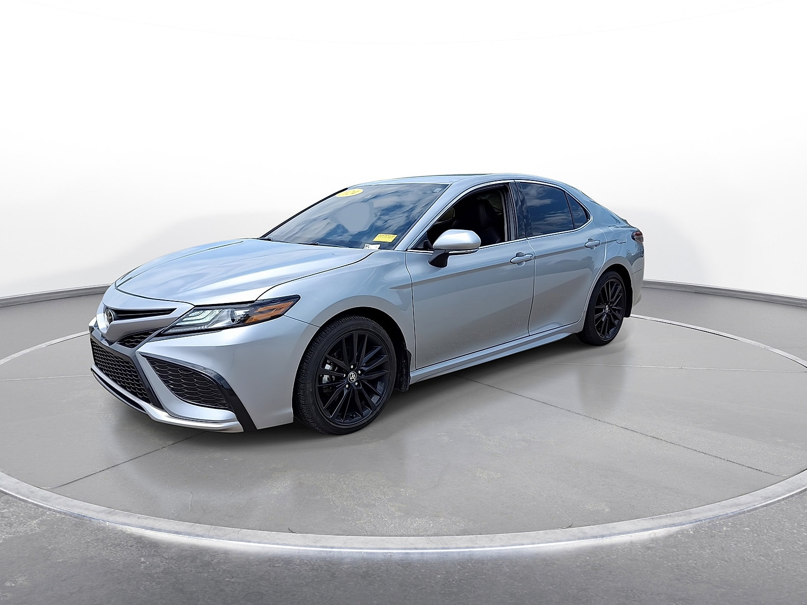 Used 2024 Toyota Camry XSE w/ Cold Weather Package FWD image 4