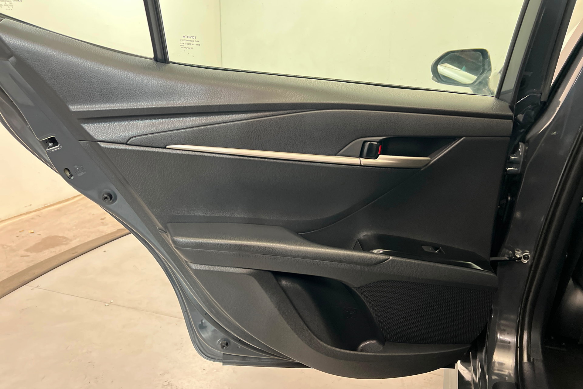 Used 2025 Toyota Camry SE FWD image 18
