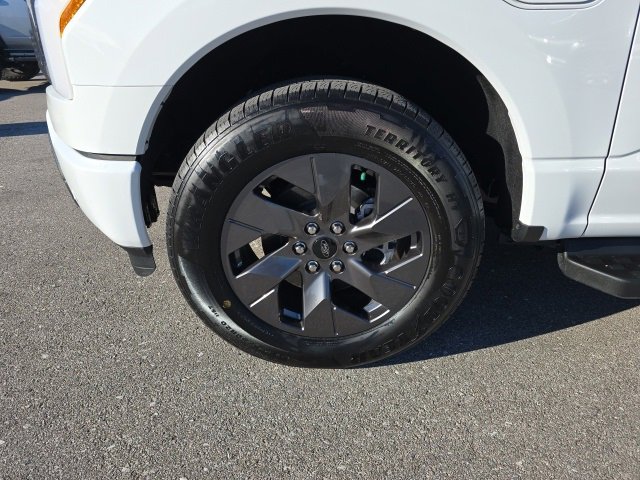 Used 2024 Ford F150 Lightning Flash image 9