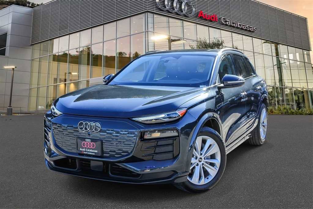 Used 2025 Audi Q6 e-tron Premium w/ Convenience Package image 1