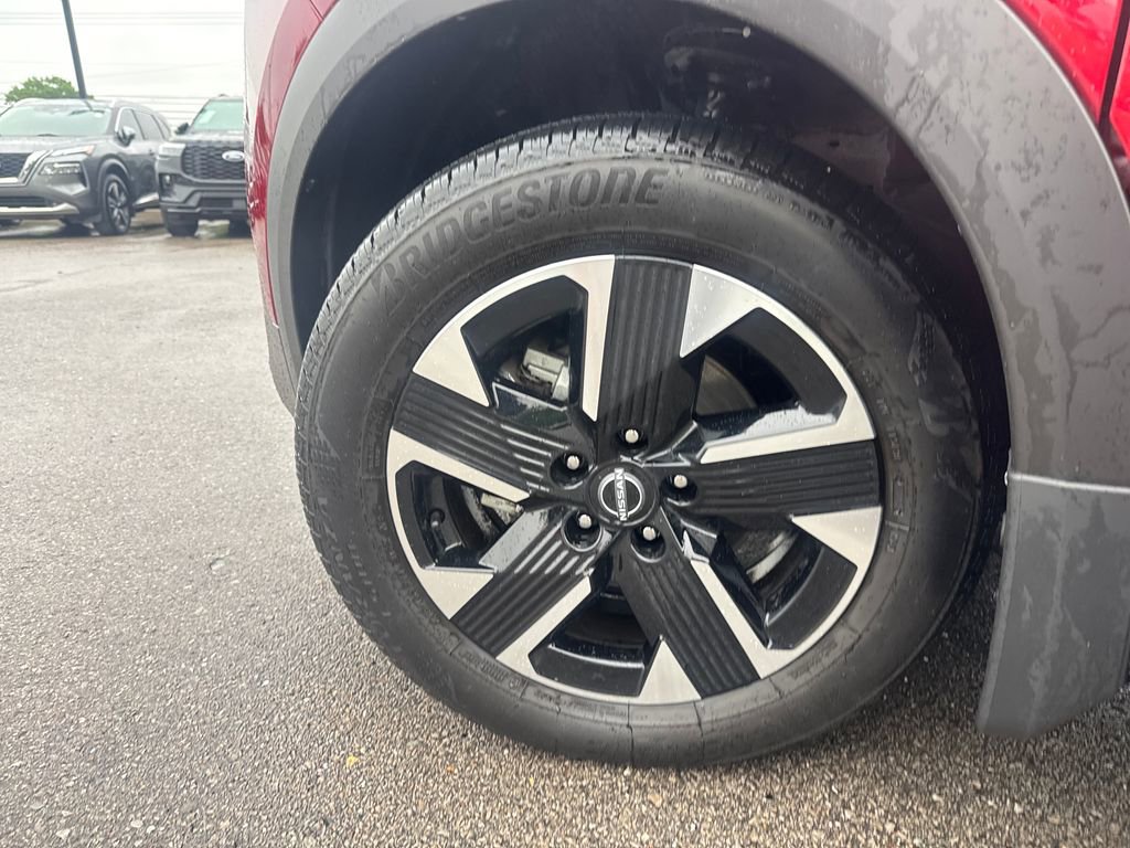 Used 2025 Nissan Kicks SV w/ Illumination Package AWD/4WD image 28