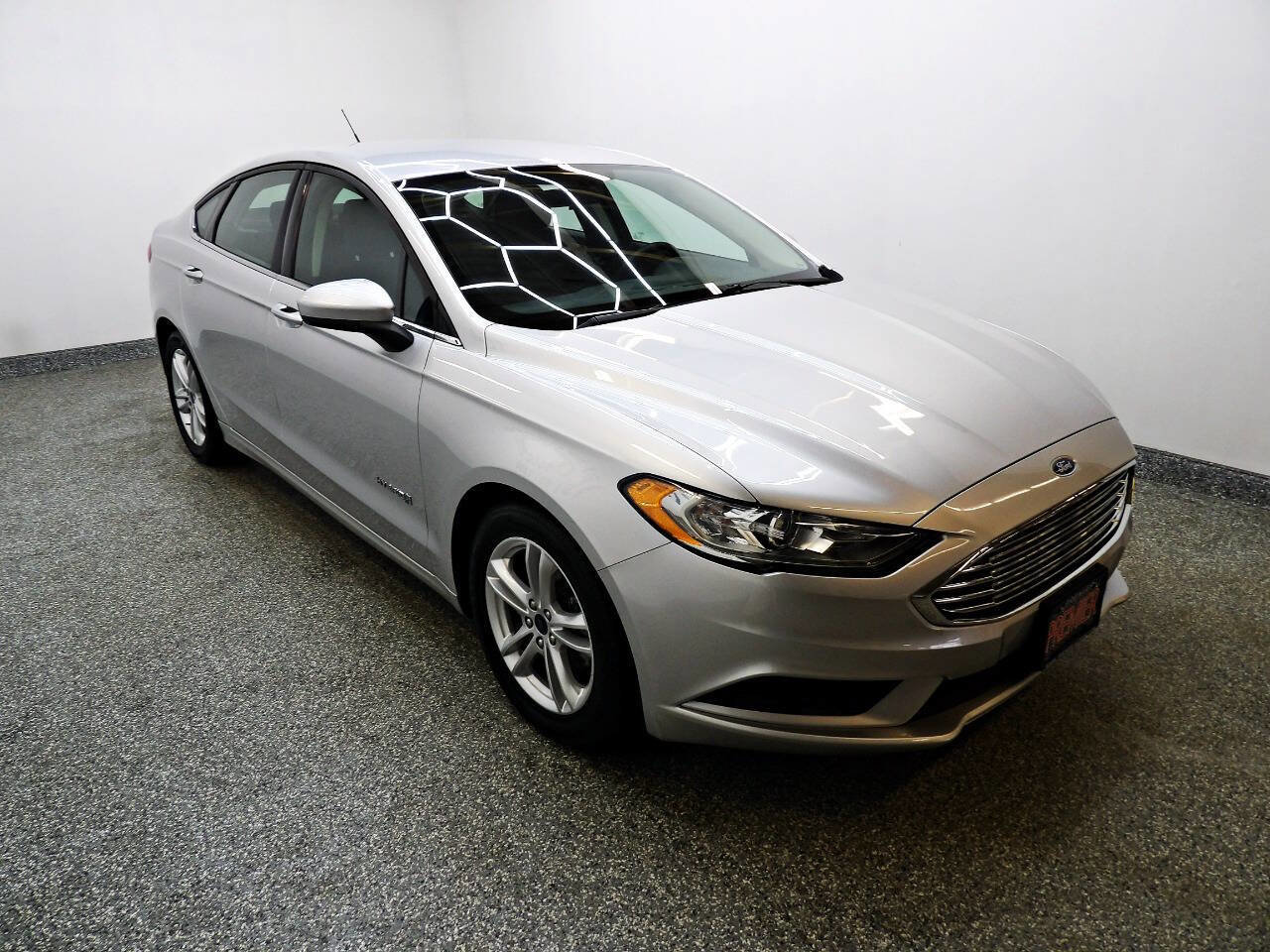 Used 2018 Ford Fusion SE image 3