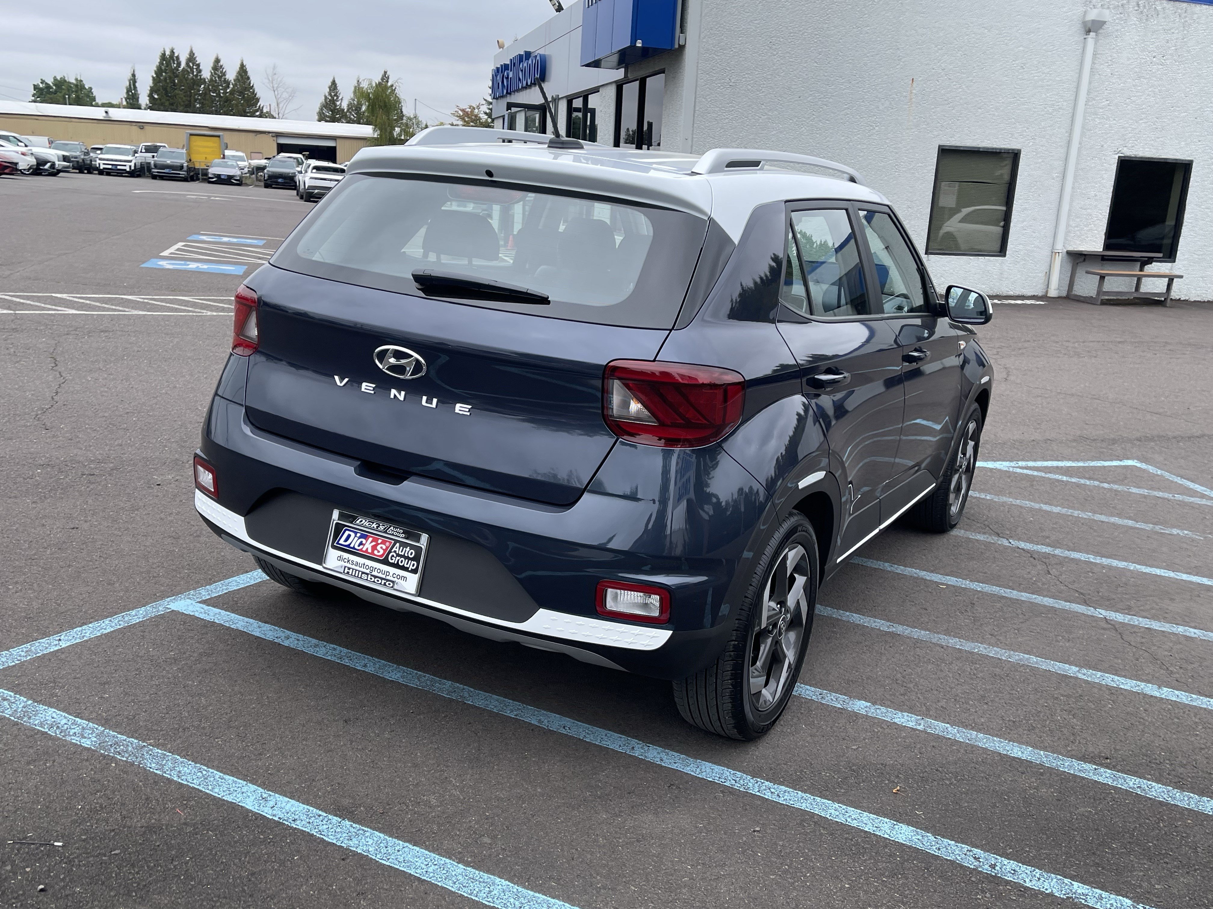 Certified 2025 Hyundai Venue Limited FWD image 5