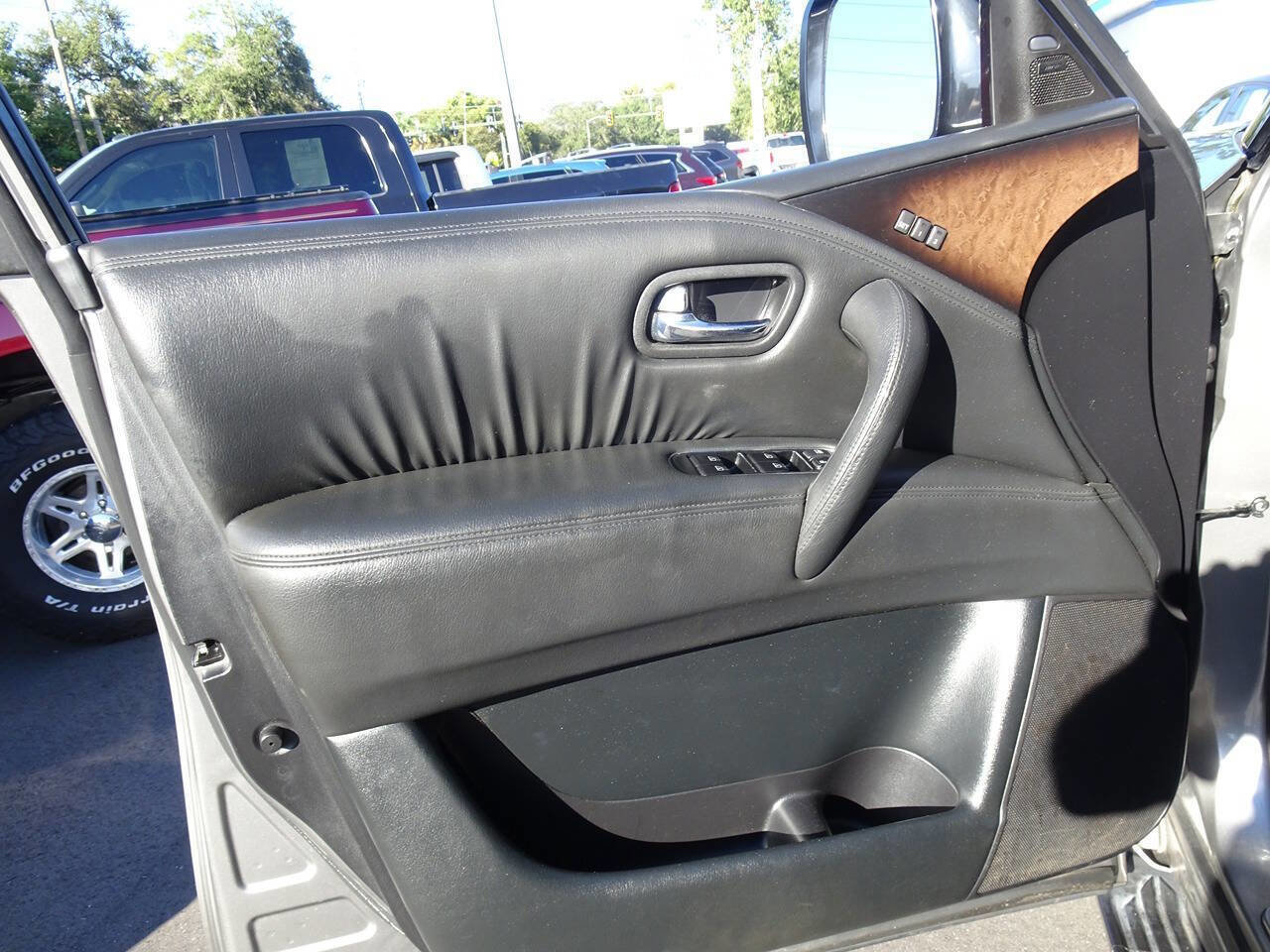 Used 2012 INFINITI QX56 4WD w/ Deluxe Touring Pkg image 22