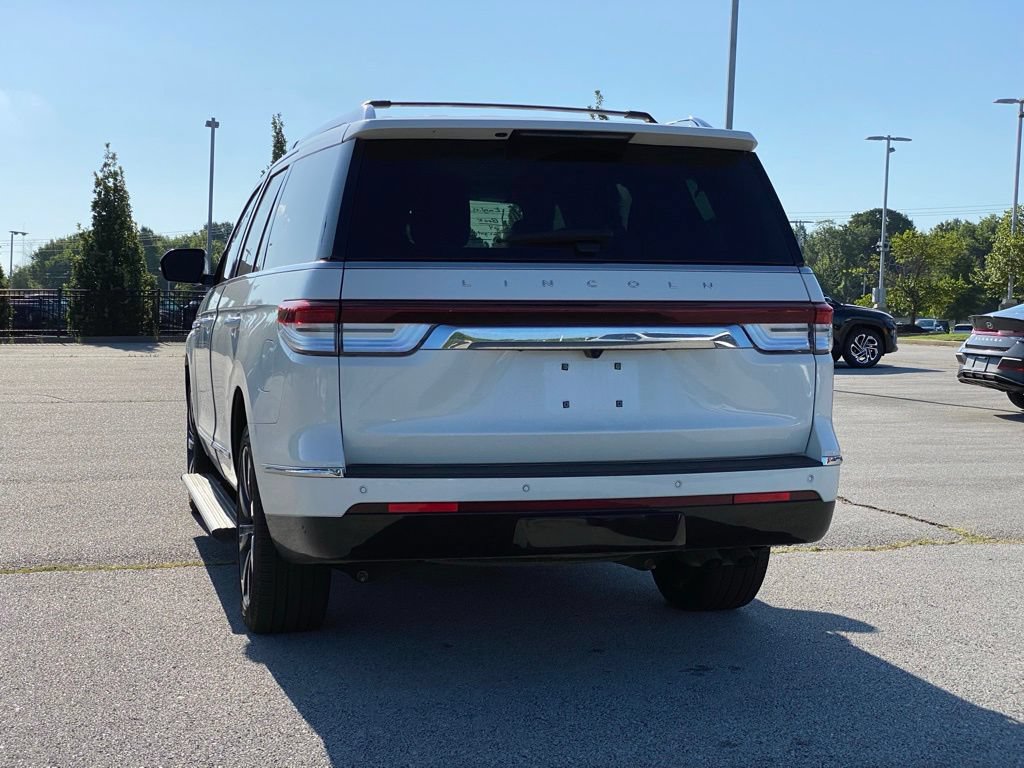 Used 2024 Lincoln Navigator Reserve AWD/4WD image 5