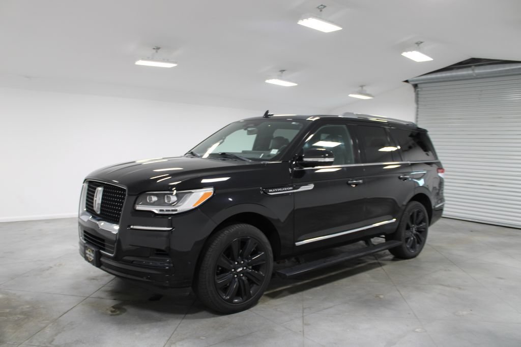 Used 2022 Lincoln Navigator Reserve AWD/4WD image 4
