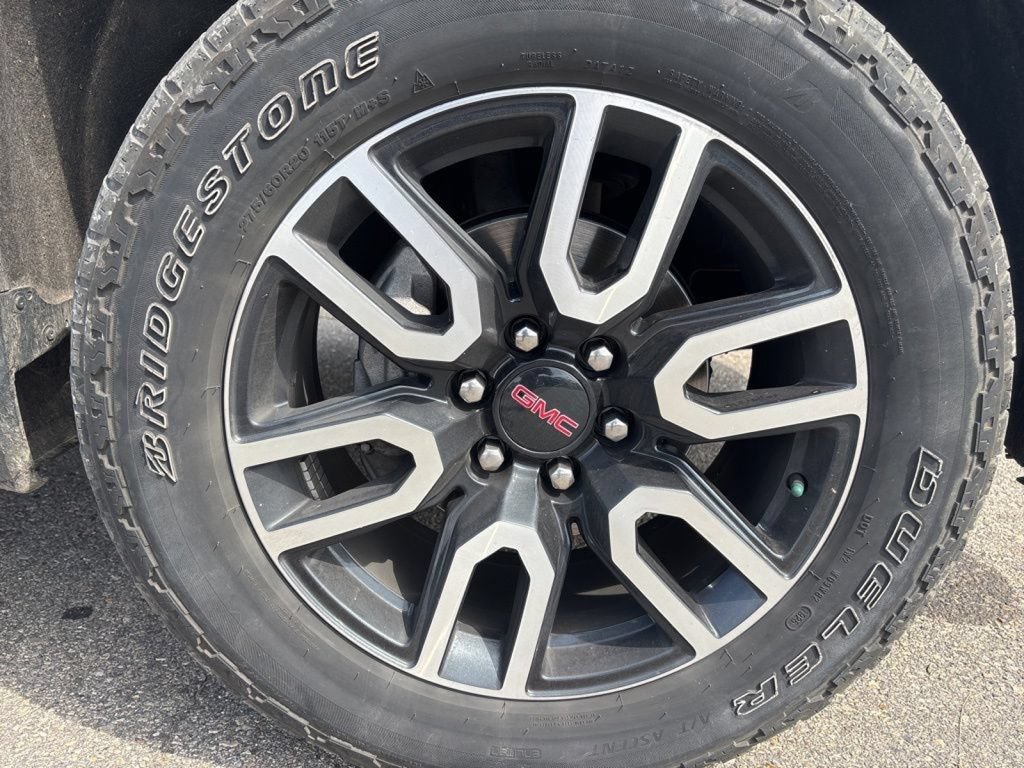 Used 2024 GMC Sierra 1500 AT4 w/ Technology Package AWD/4WD image 10