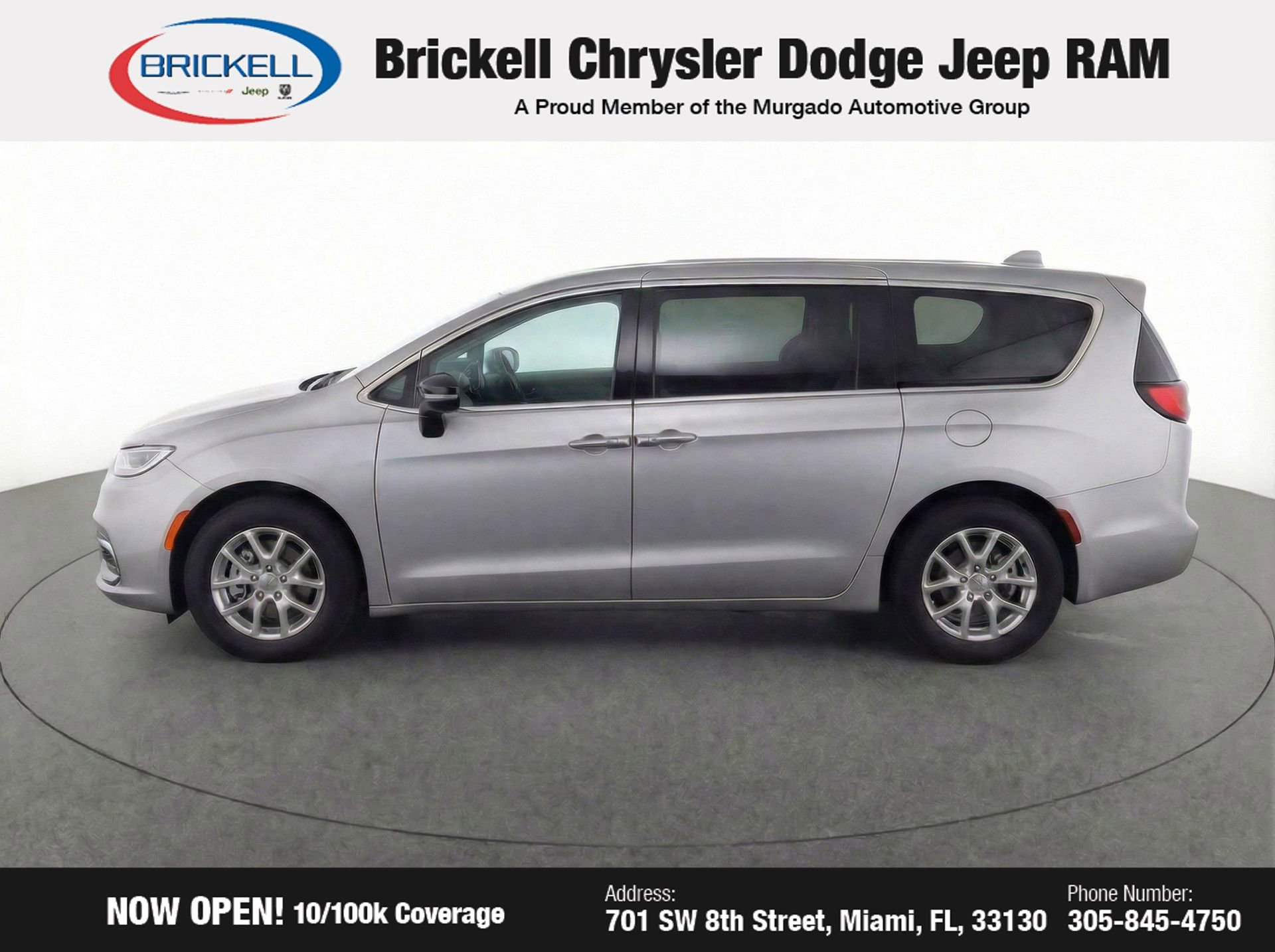 Used 2024 Chrysler Pacifica Touring-L image 6