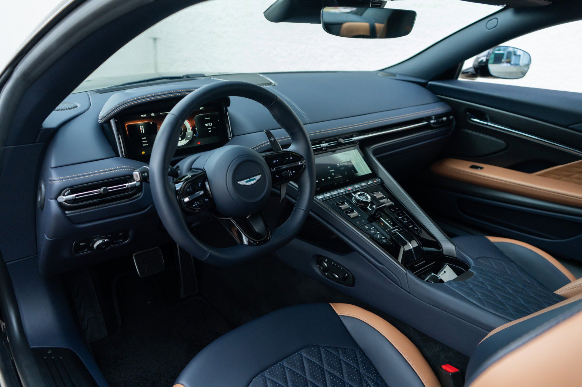 Used 2024 Aston Martin DB12 Coupe RWD image 5