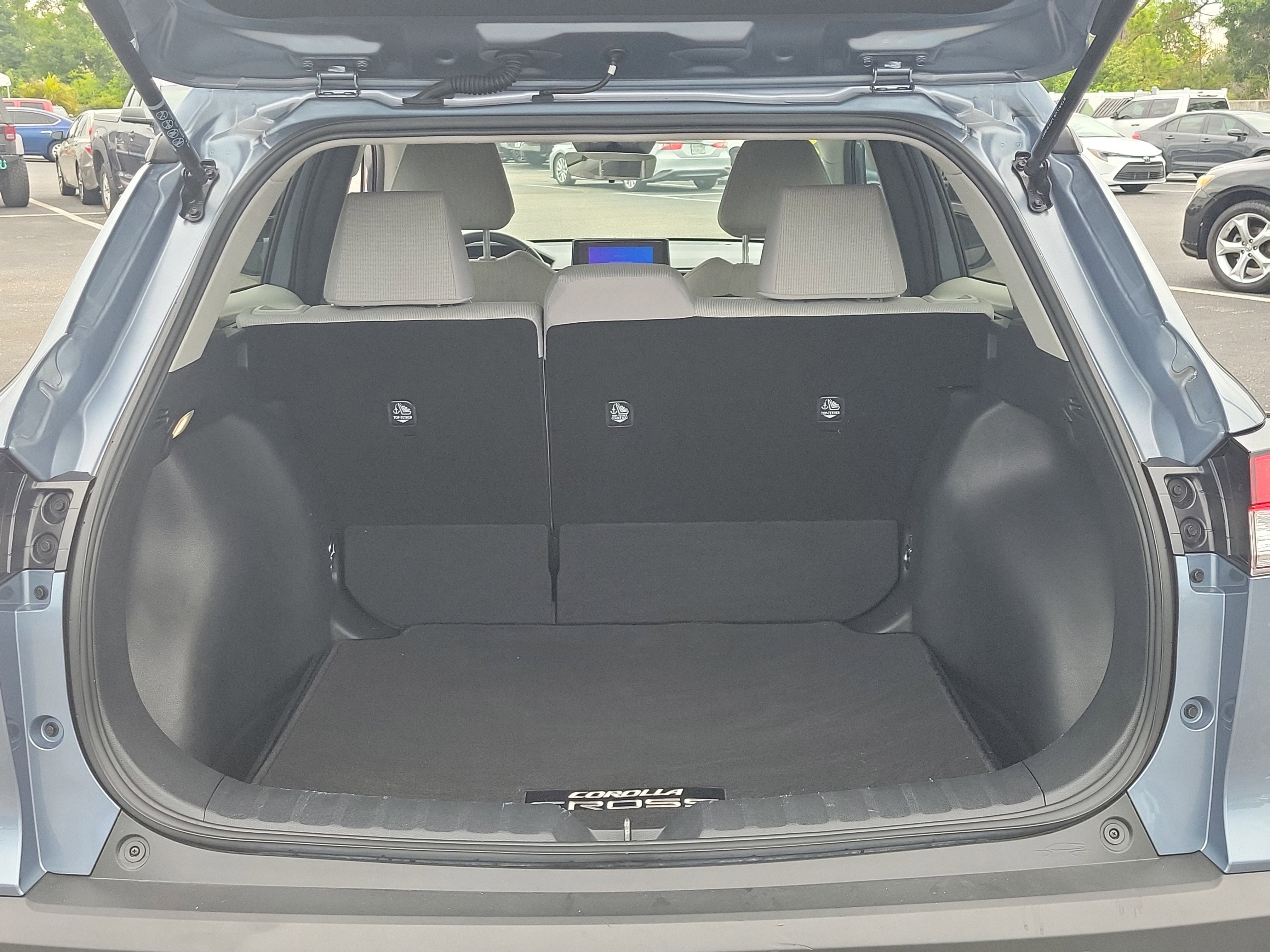 Used 2025 Toyota Corolla Cross LE FWD image 12