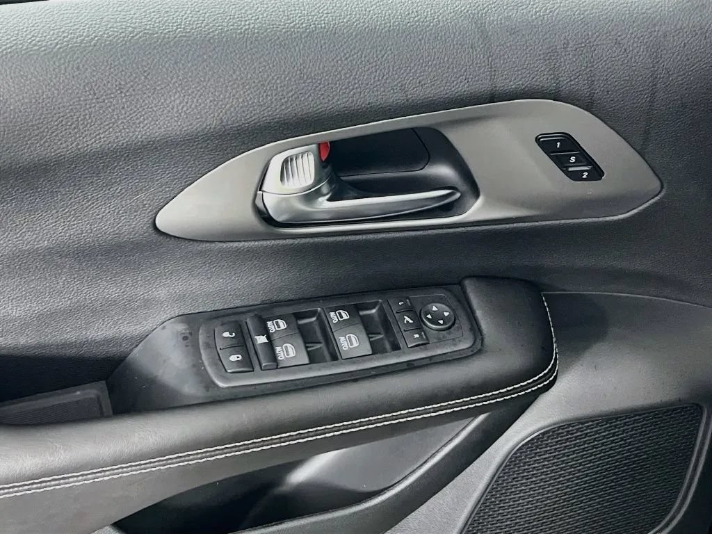New 2027 Chrysler Pacifica Limited FWD image 19