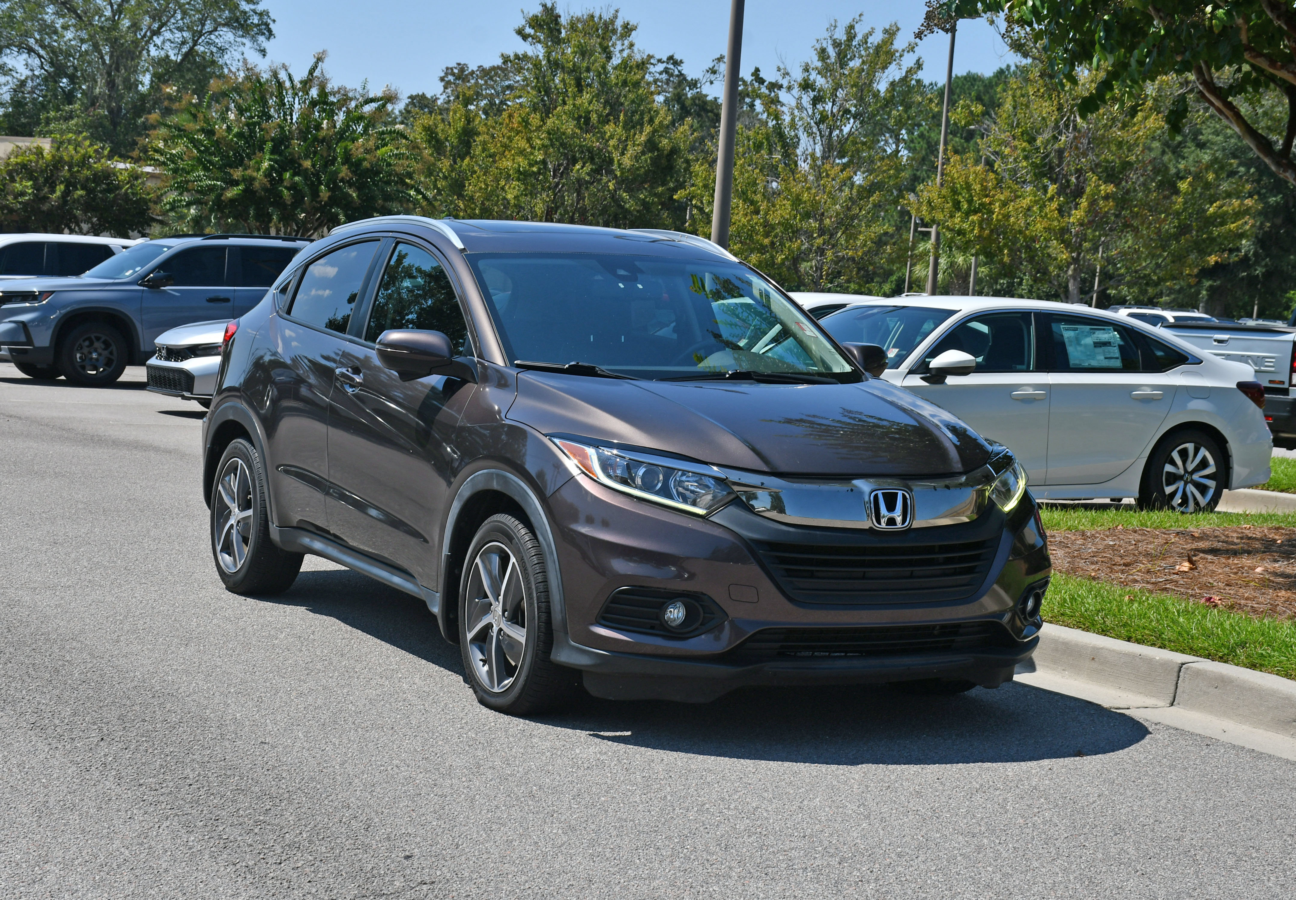 Used 2022 Honda HR-V EX-L image 6