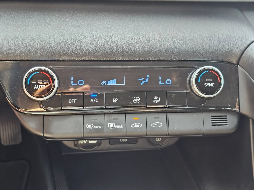 Used 2023 Hyundai Elantra SEL FWD image 31