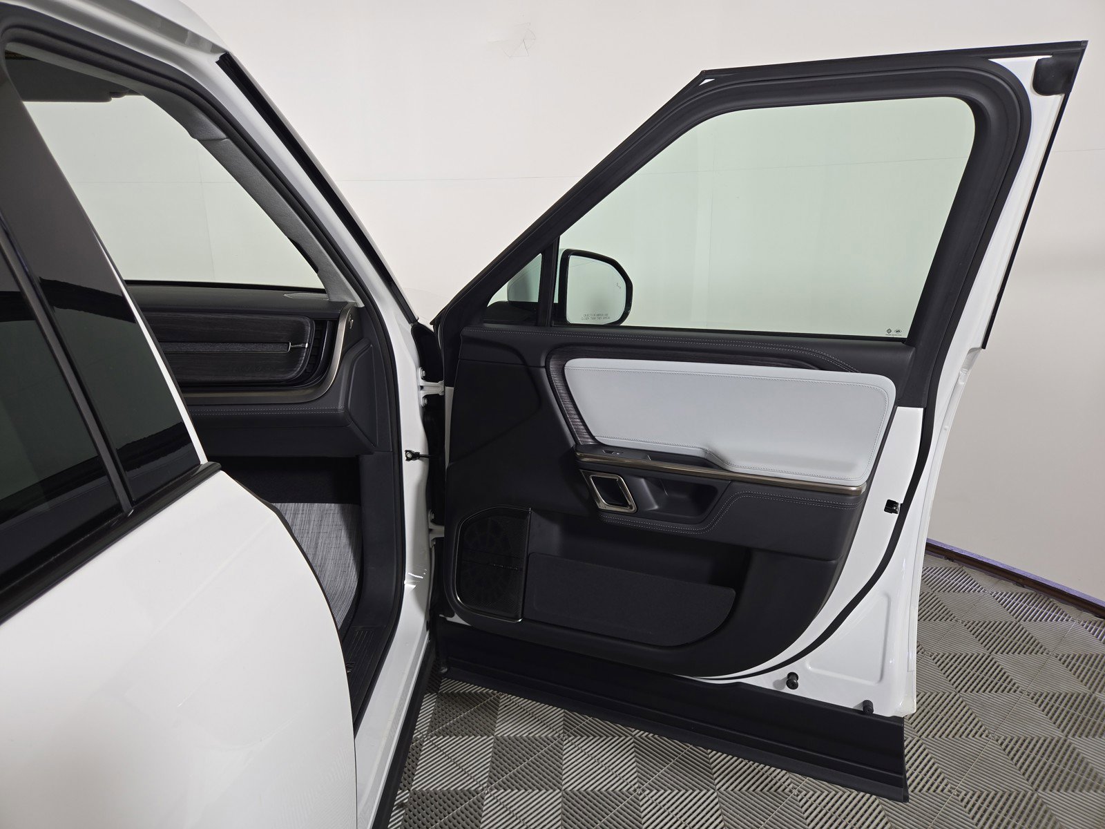 Used 2022 Rivian R1T Adventure image 18