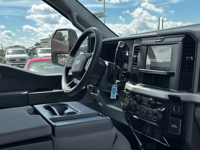 New 2026 Ford F550 4x4 Crew Cab image 31