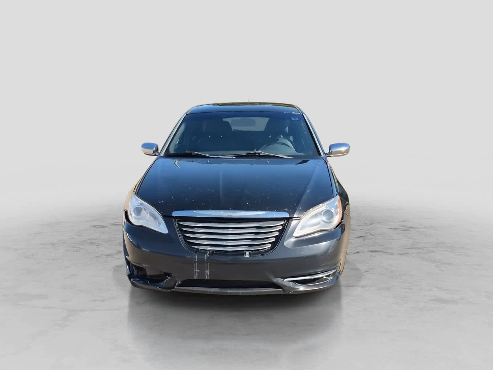 Used 2013 Chrysler 200 Limited FWD image 3
