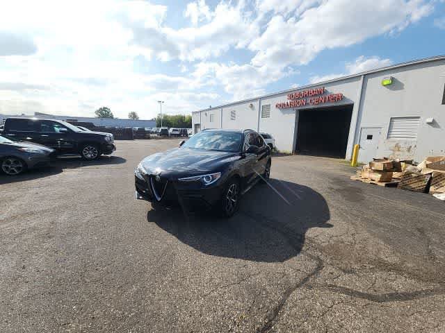 Used 2021 Alfa Romeo Stelvio Ti AWD/4WD image 2