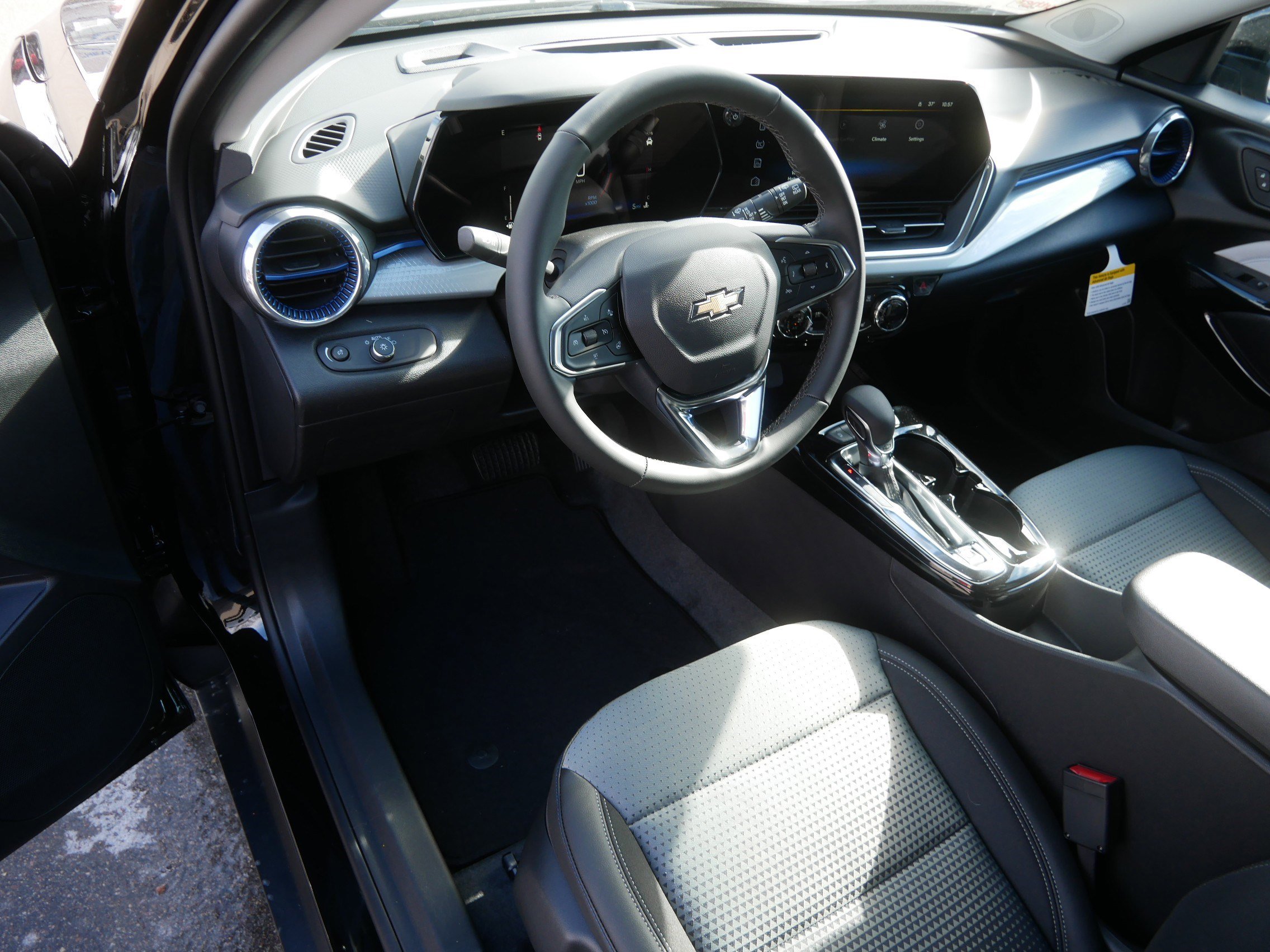 New 2026 Chevrolet Trax LT w/ LT Convenience Package image 4