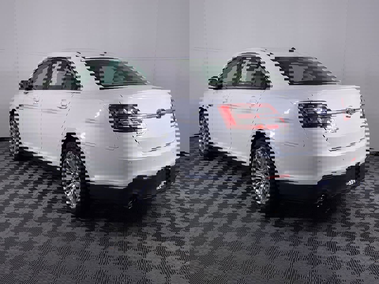 Used 2018 Ford Taurus Limited w/ Driver Assist Package image 18