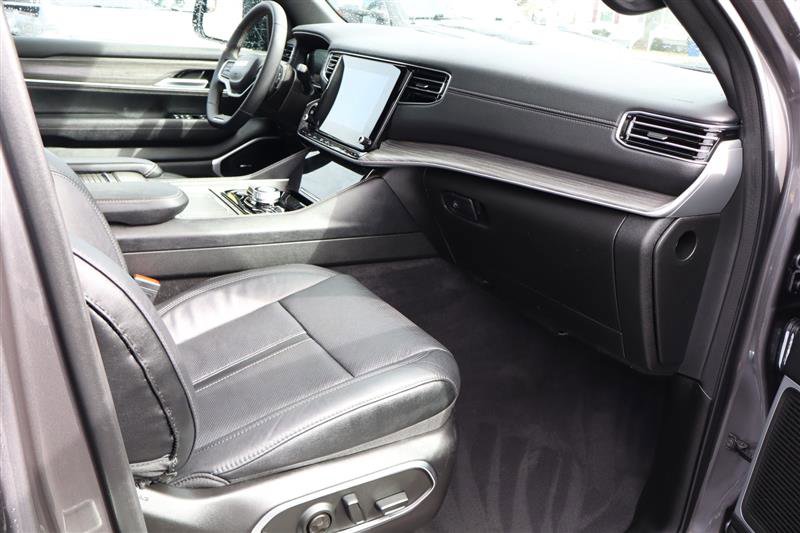 Used 2024 Jeep Wagoneer L Series II w/ Convenience Group I image 9