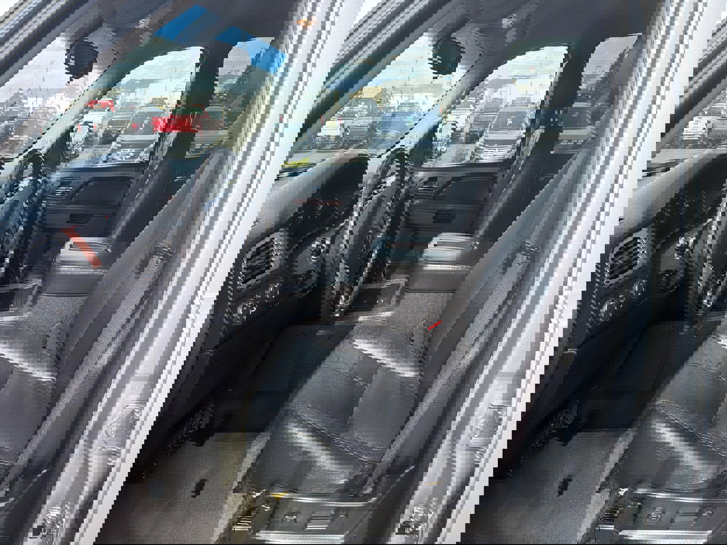 Used 2011 GMC Yukon XL SLE image 11