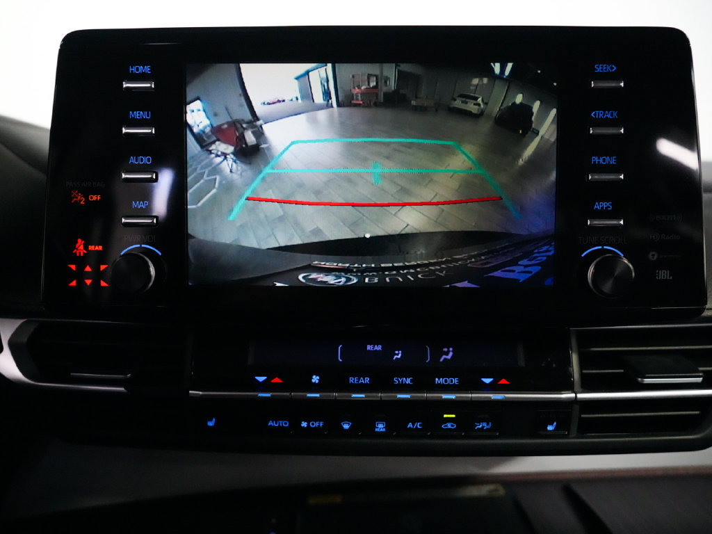 Used 2024 Toyota Sienna XLE w/ XLE Plus Package FWD image 17