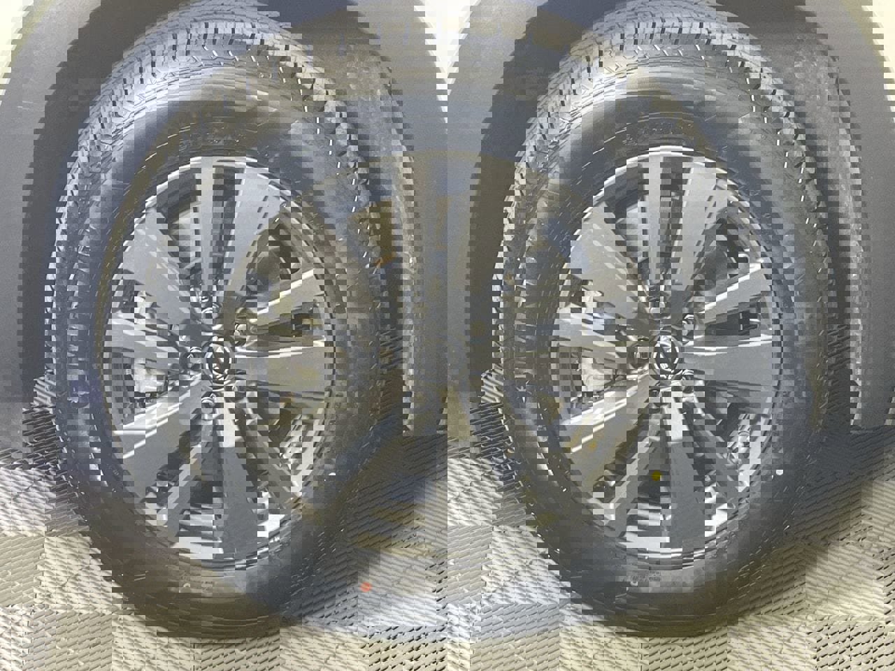 Used 2025 Nissan Pathfinder SV image 9