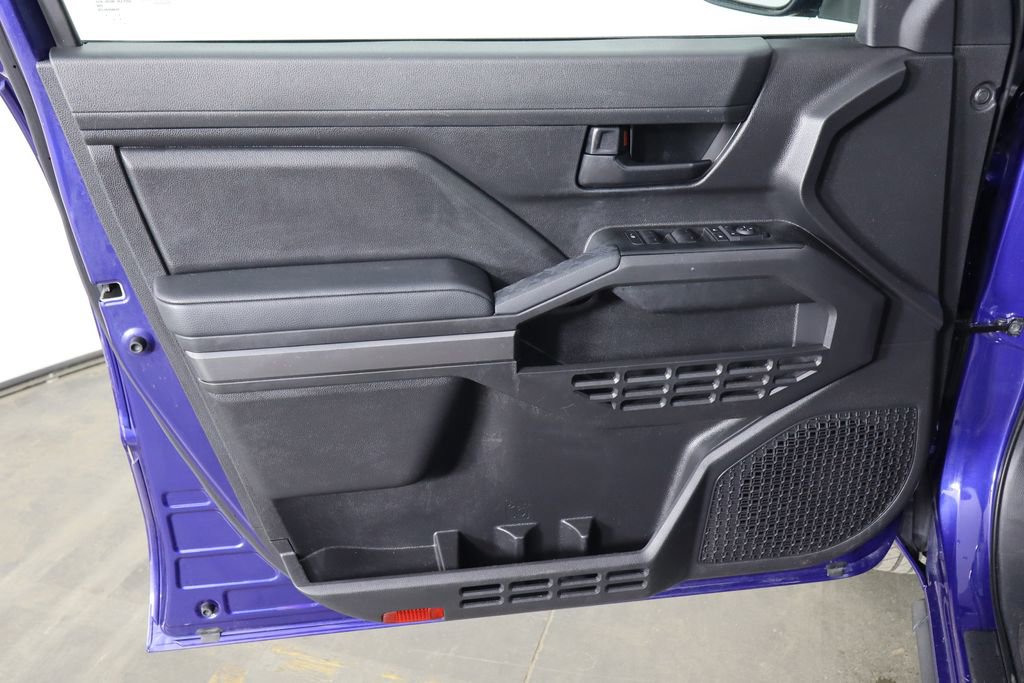 Used 2025 Toyota Tacoma SR5 AWD/4WD image 20