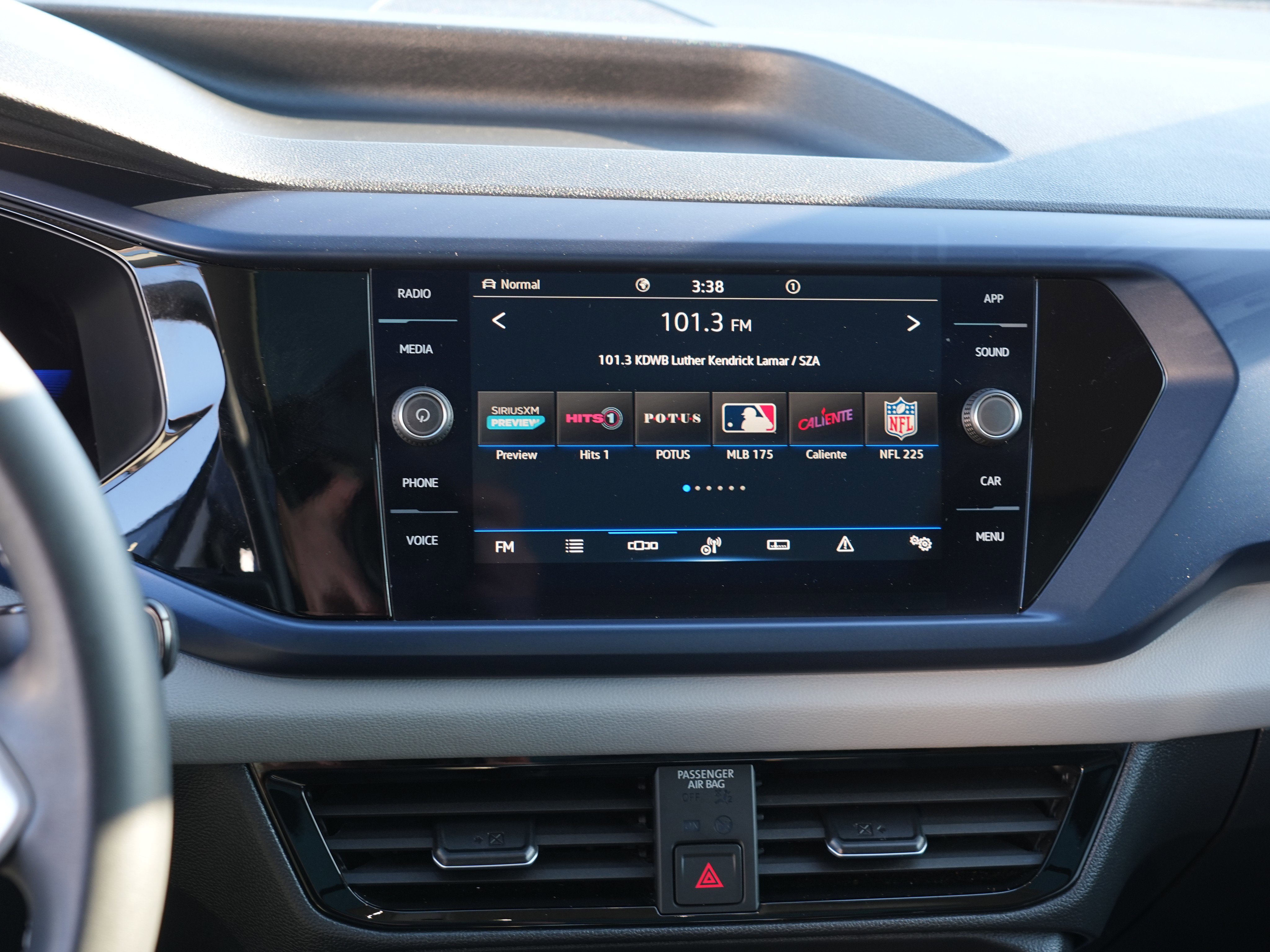 Used 2023 Volkswagen Taos SE image 24