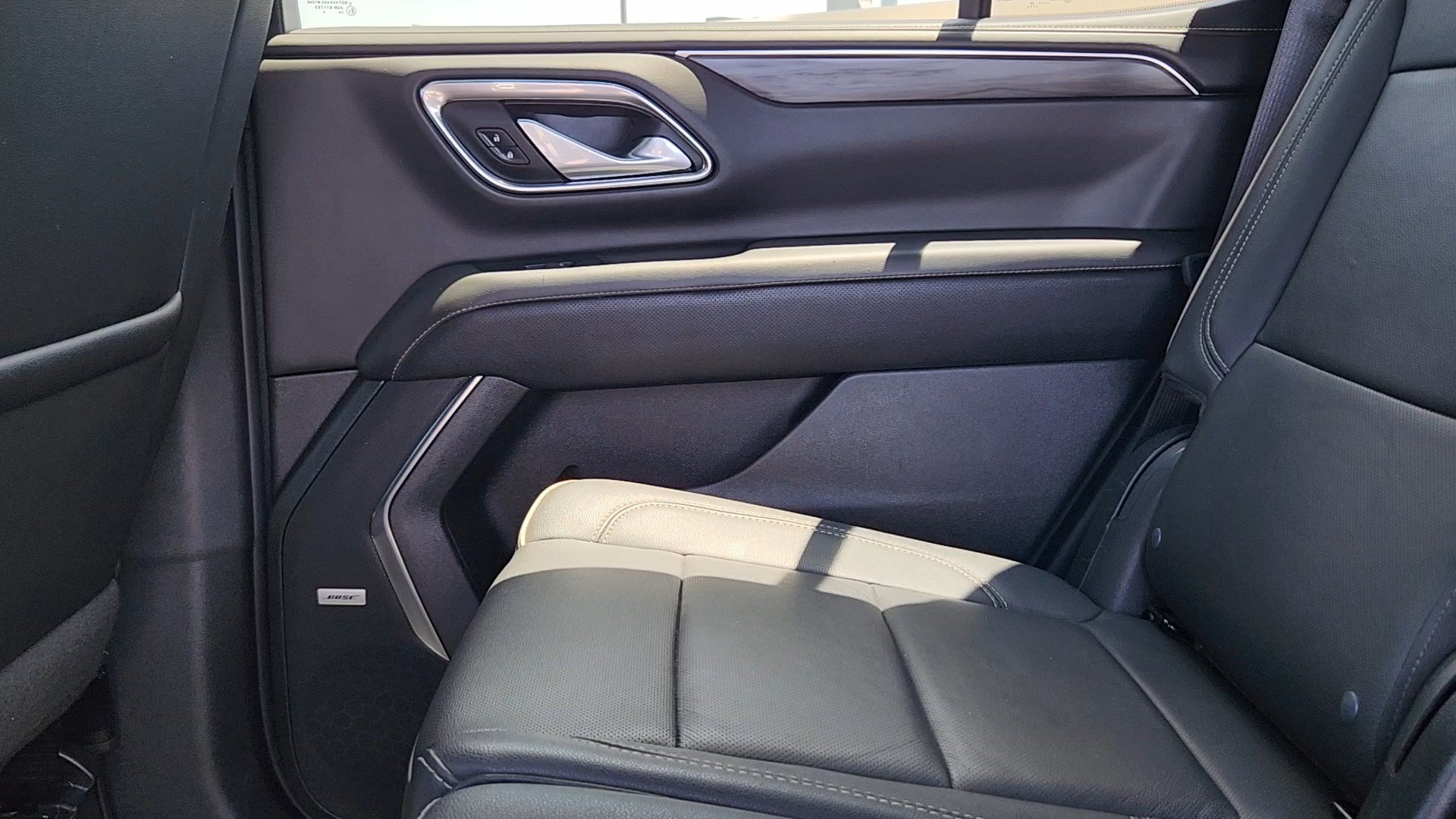 Used 2024 GMC Yukon SLT AWD/4WD image 16