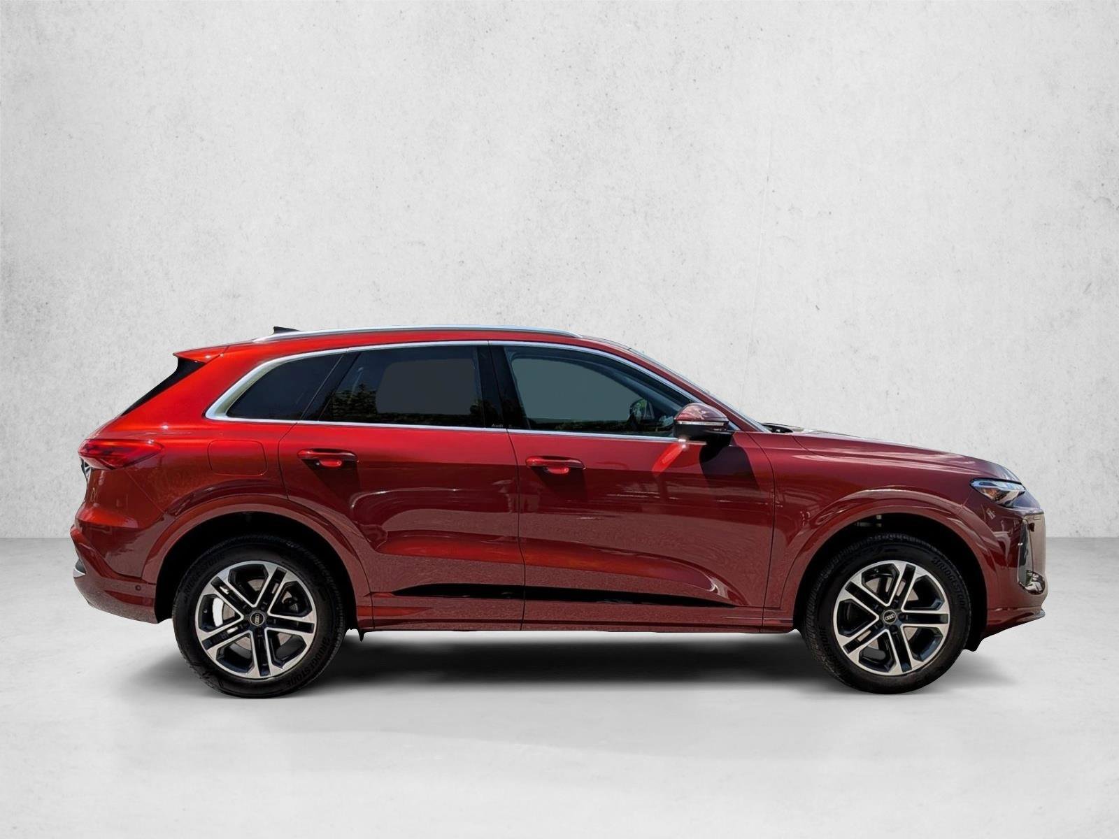 Certified 2025 Audi Q5 Premium w/ Convenience Package AWD/4WD image 4