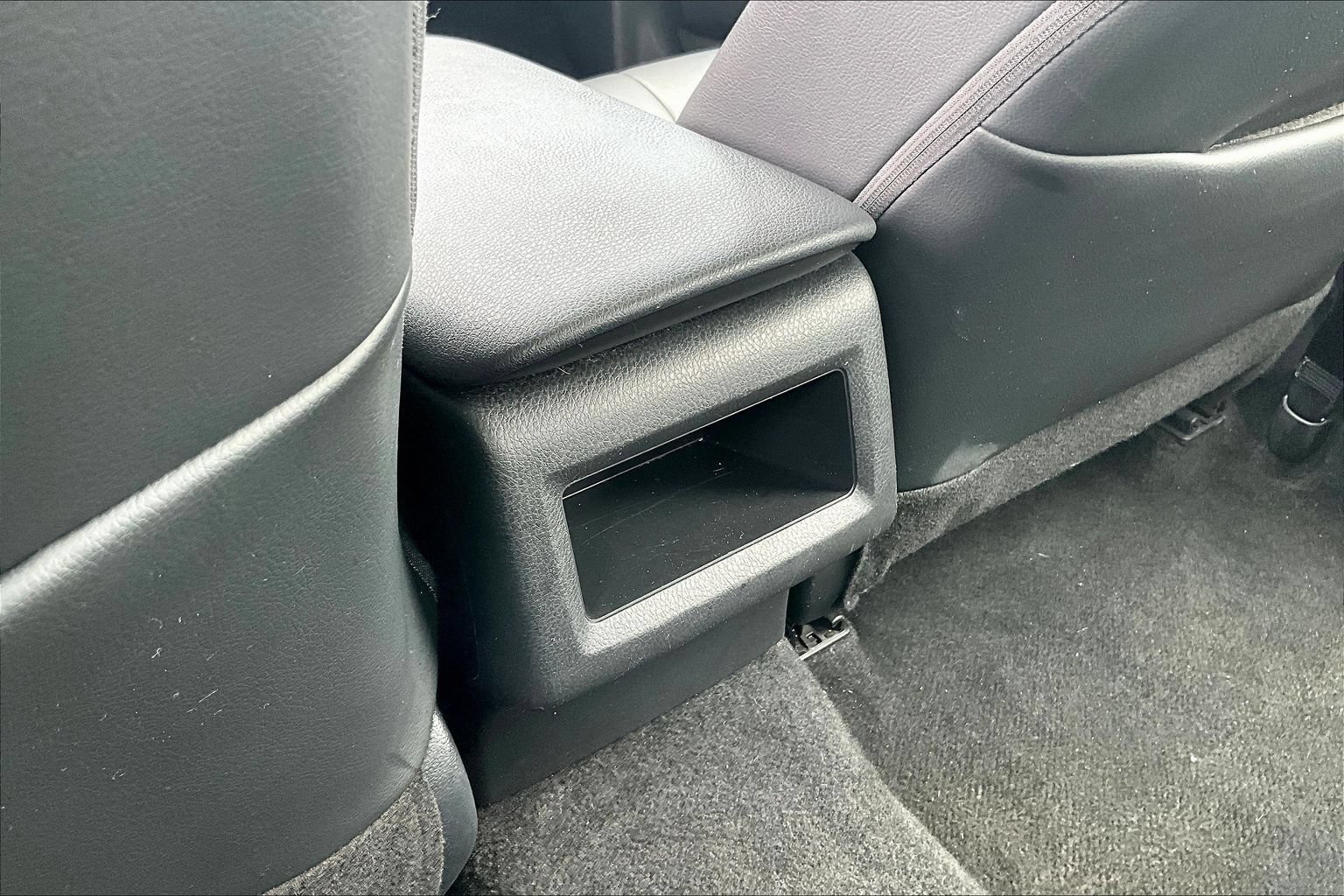 Used 2022 Toyota Camry SE FWD image 11