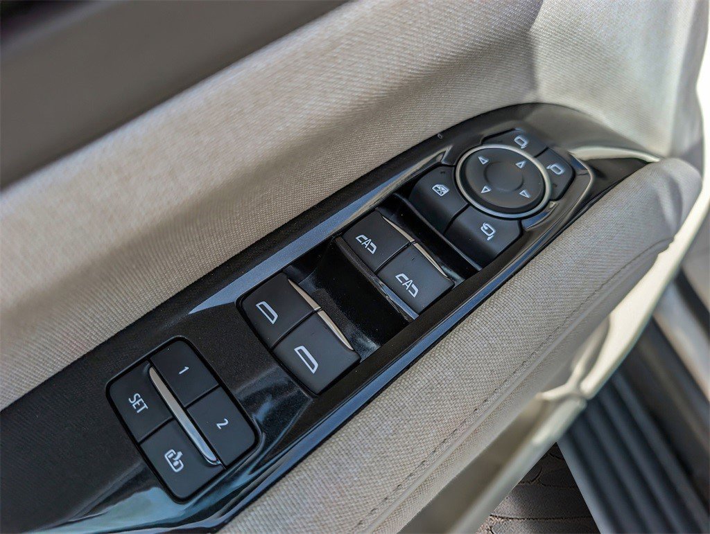 Certified 2022 Cadillac Escalade Premium Luxury Platinum image 8