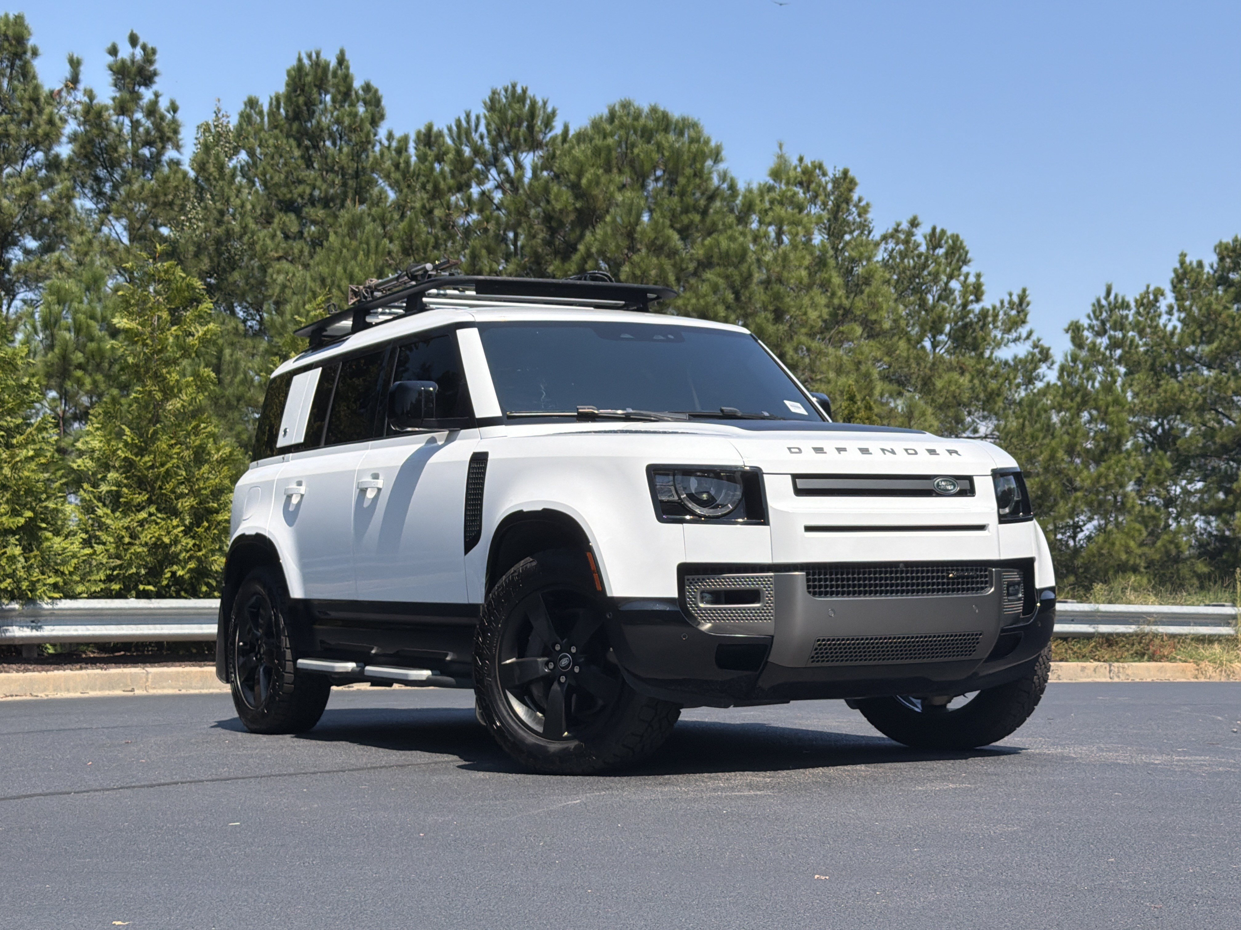 Used 2022 Land Rover Defender 110 X-Dynamic HSE AWD/4WD image 2