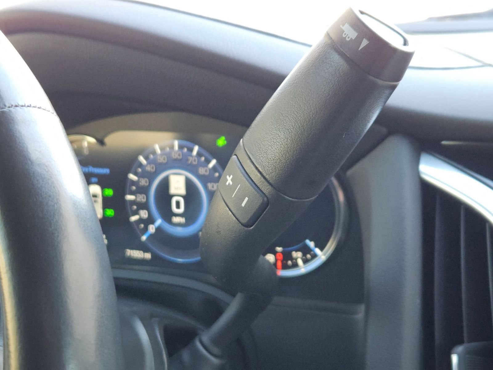 Used 2020 Cadillac Escalade Premium Luxury image 16