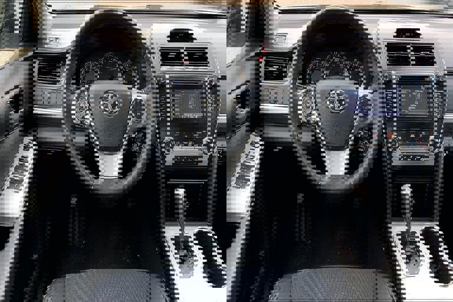 Used 2014 Toyota Camry SE w/ Fleet Convenience Package image 6