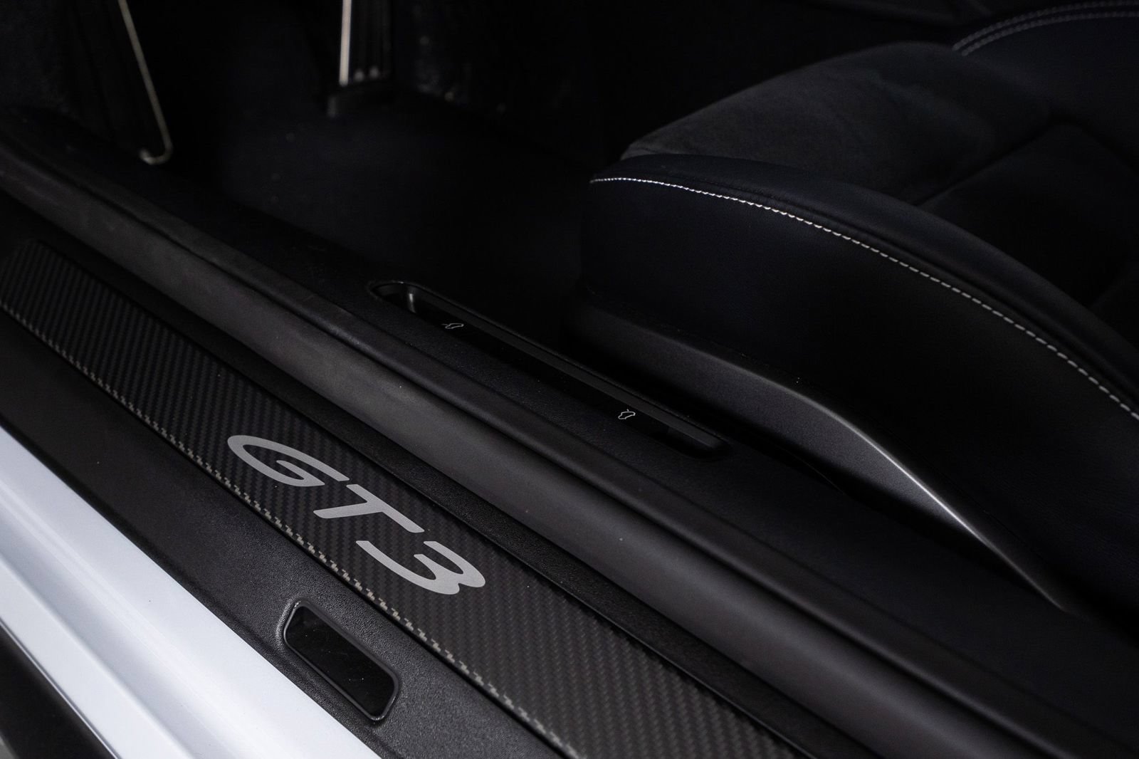 Used 2025 Porsche 911 GT3 RWD image 24