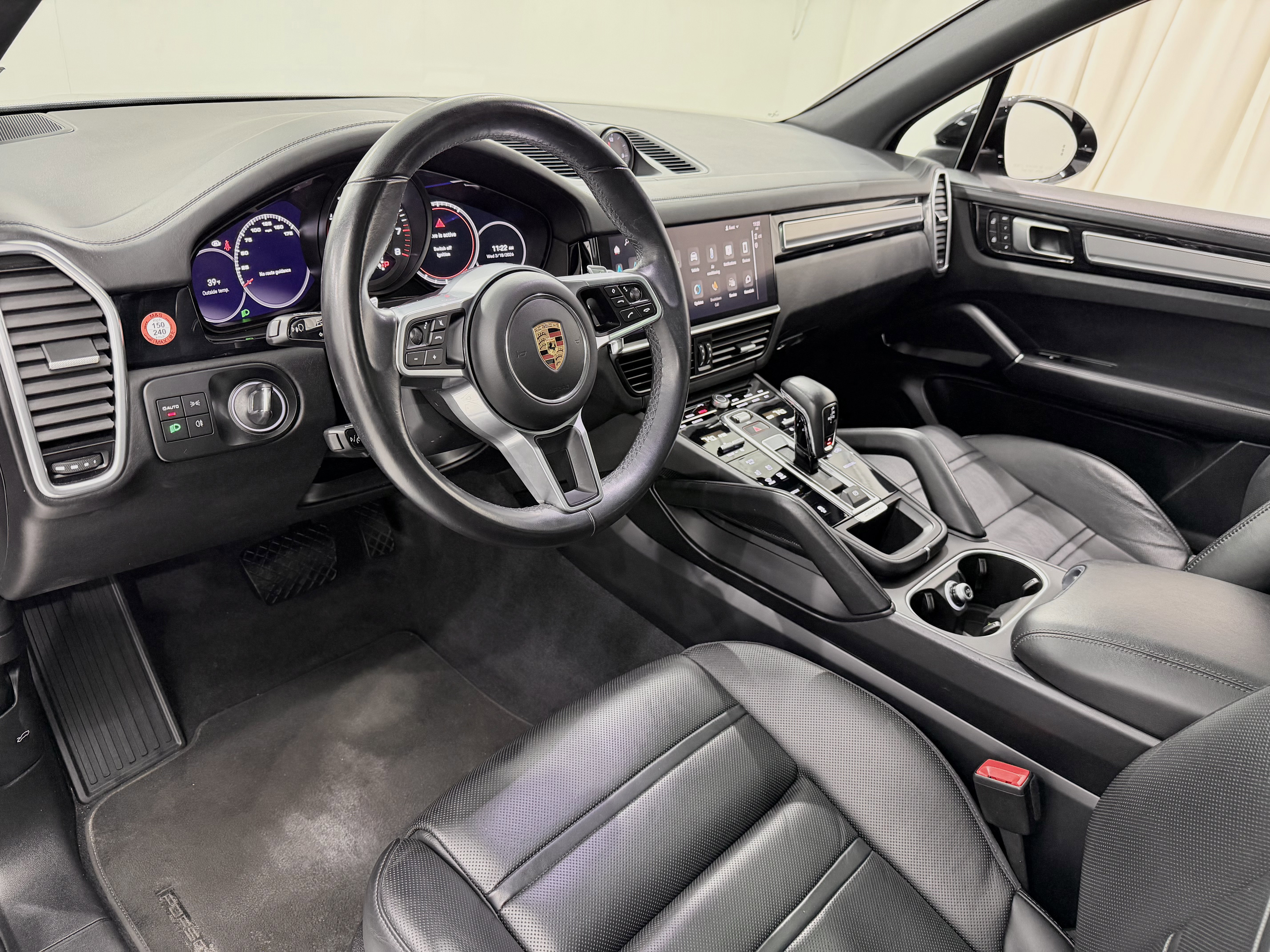 Certified 2022 Porsche Cayenne Platinum Edition image 26