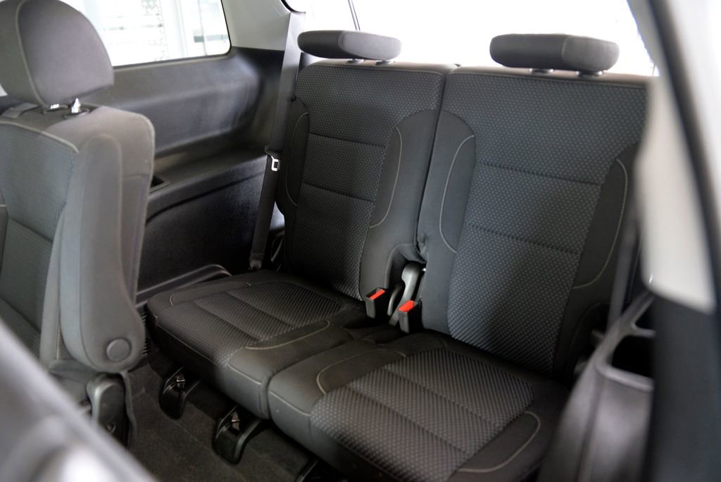 Used 2023 GMC Acadia SLE w/ Driver Convenience Package image 30