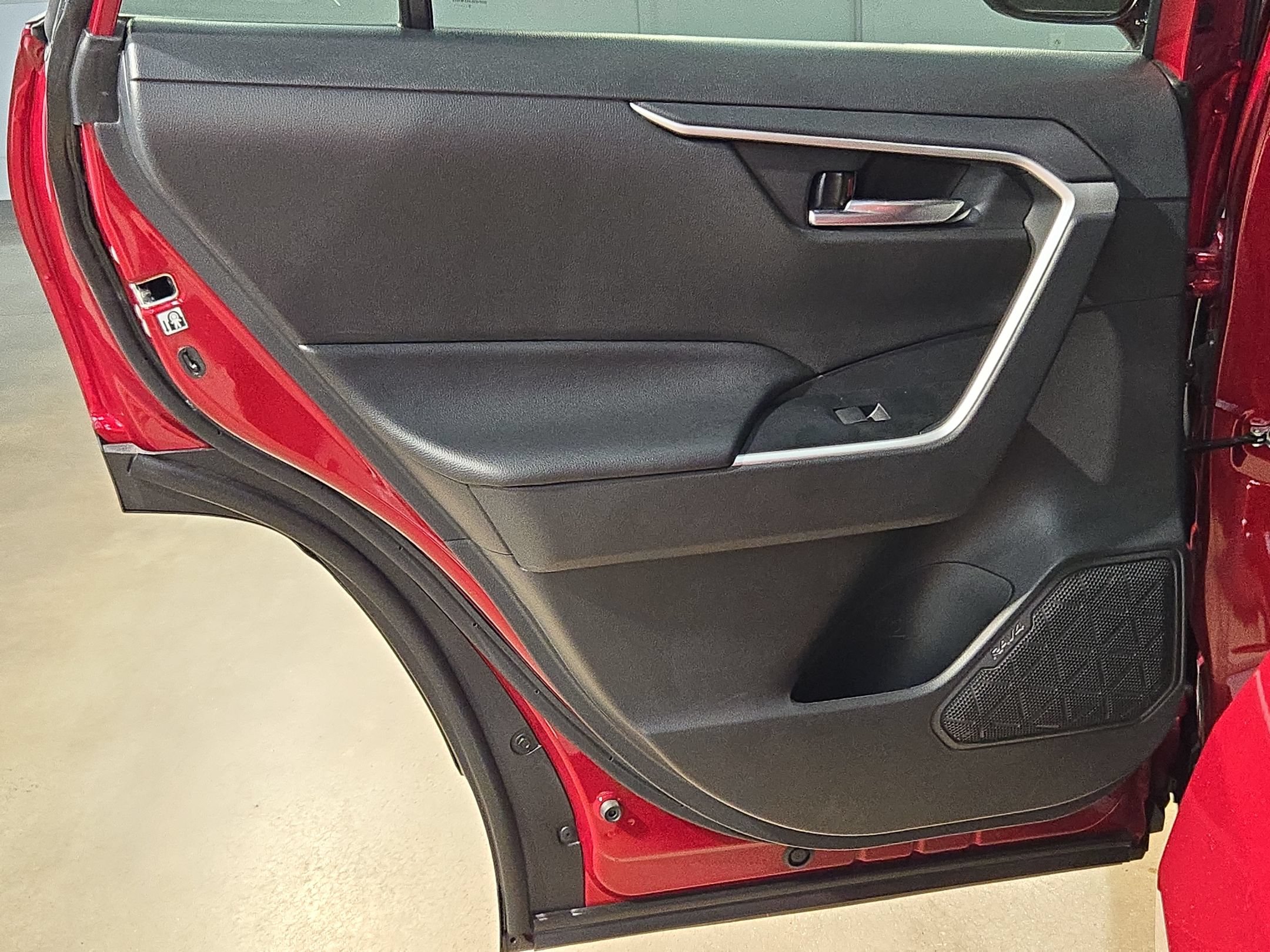 Used 2020 Toyota RAV4 XLE w/ Convenience Package FWD image 35
