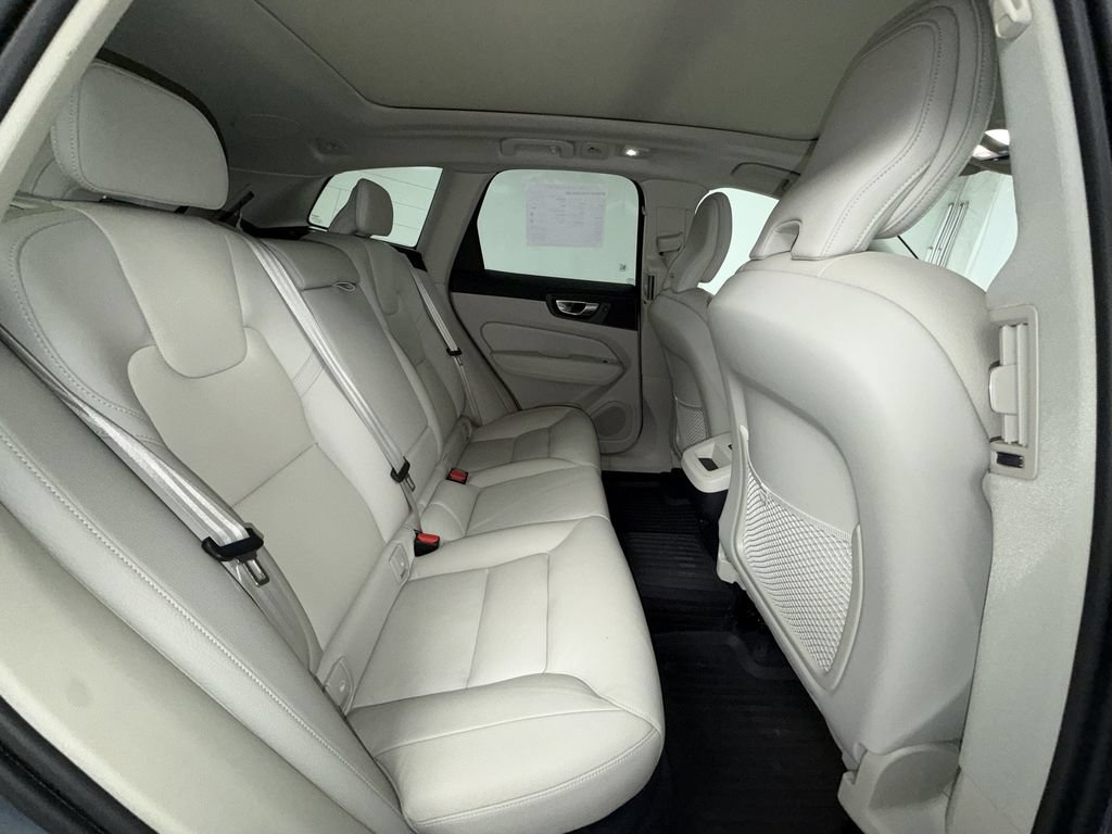 Used 2024 Volvo XC60 B5 Plus w/ Protection Package Premier AWD/4WD image 17